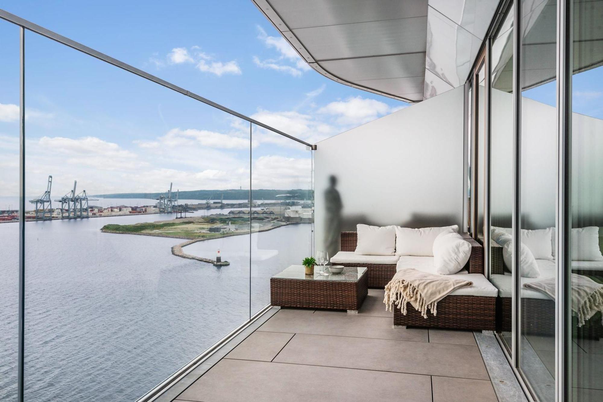 Apartment Endless Ocean Views With Private Balcony